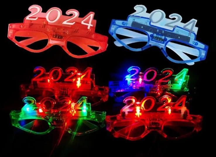 Сценарий Нового года для старшеклассников 2021